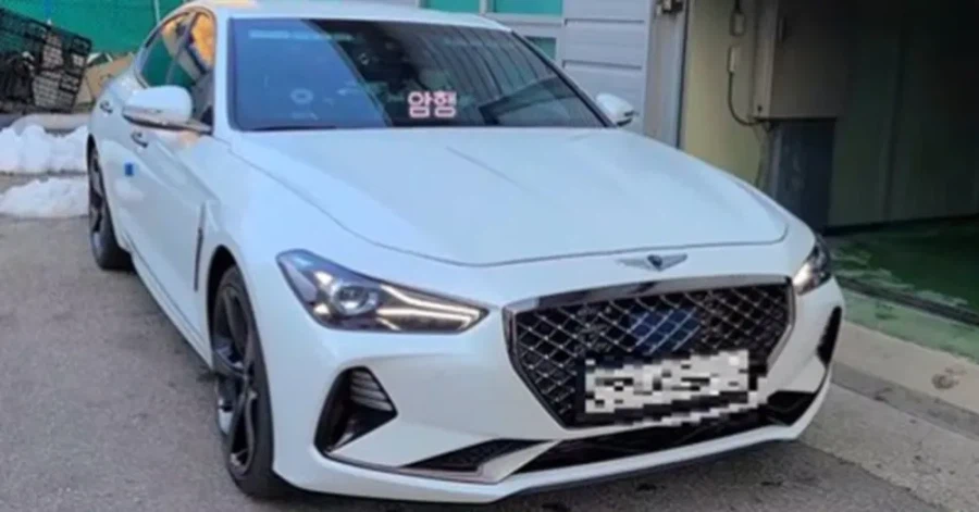 고속도로에서의 과학 자동차_1.webp