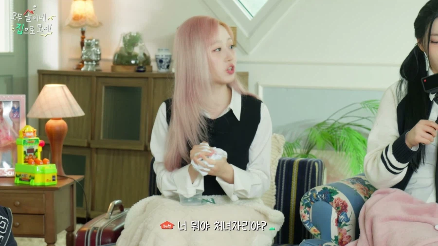 출생의 비밀에 빠진 걸그룹_1.webp