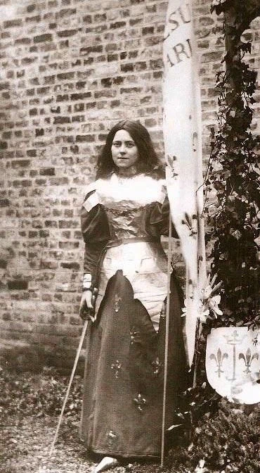 시성된 성인이 다른 성인으로 코스프레를 한 유일한 사진✝_1.webp