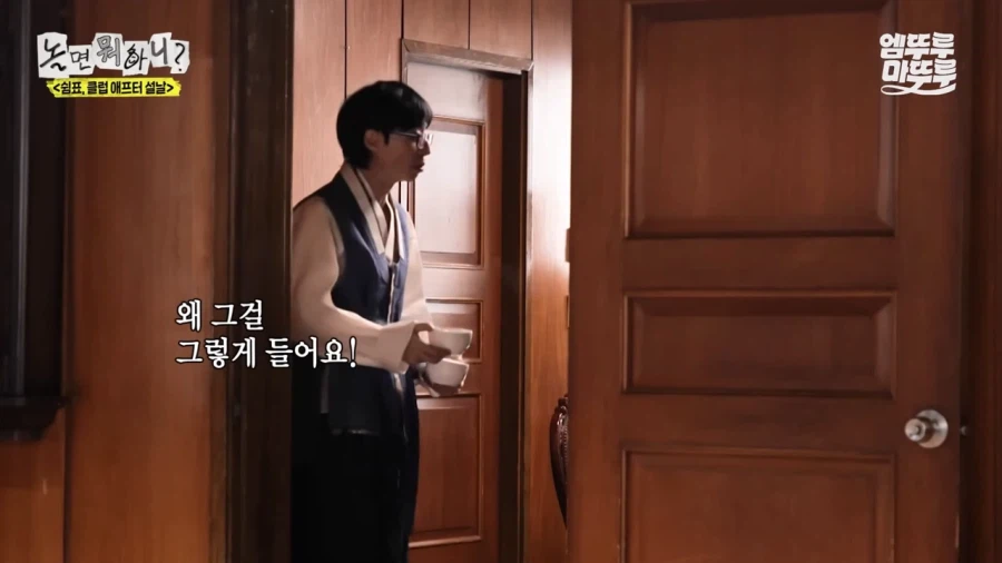 결혼사진을 들때 하면 안되는 자세_1.webp