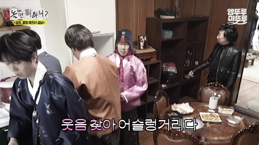 결혼사진을 들때 하면 안되는 자세_5.webp