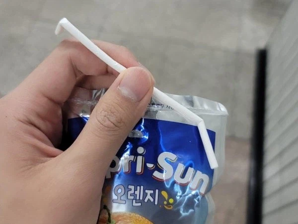 종이 빨대는 중대 사항이다!_1.webp