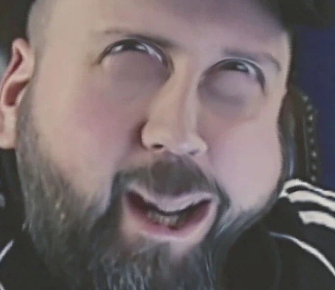 실존인물인데 패드립+성희롱+쌍욕이 매일 올라오는 사람들_1.webp