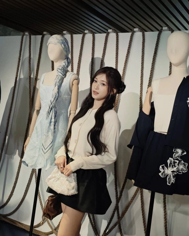 소녀시대가 데뷔하는 년도에 태어났다는 k팝 아이돌.jpg_3.webp