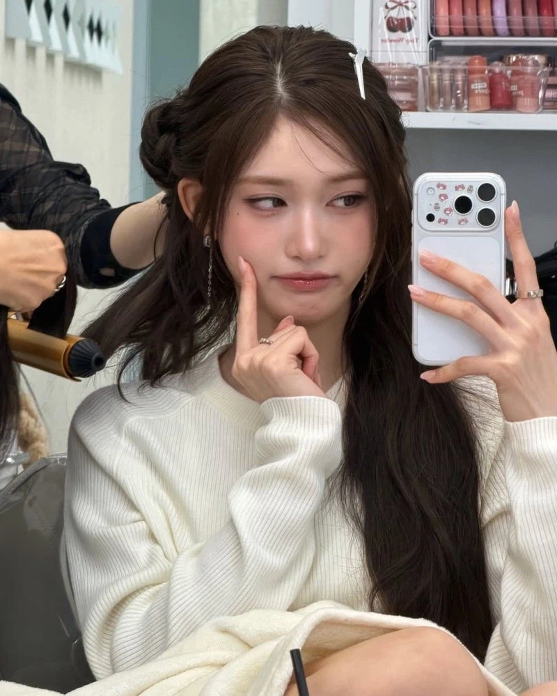 소녀시대가 데뷔하는 년도에 태어났다는 k팝 아이돌.jpg_4.webp