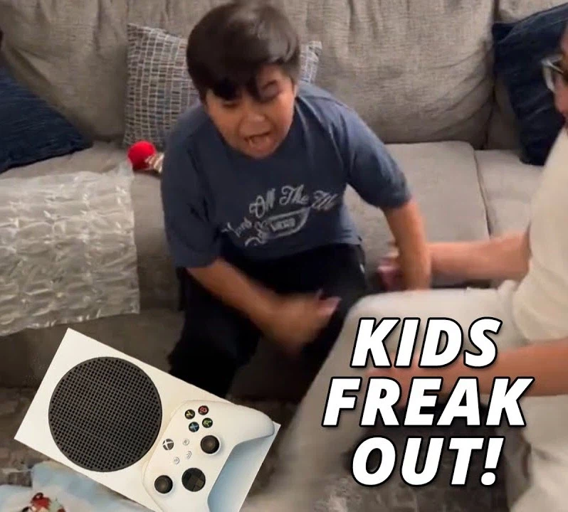 콘솔게임기 선물했는데 반응이 시원찮음.jpg_1.webp