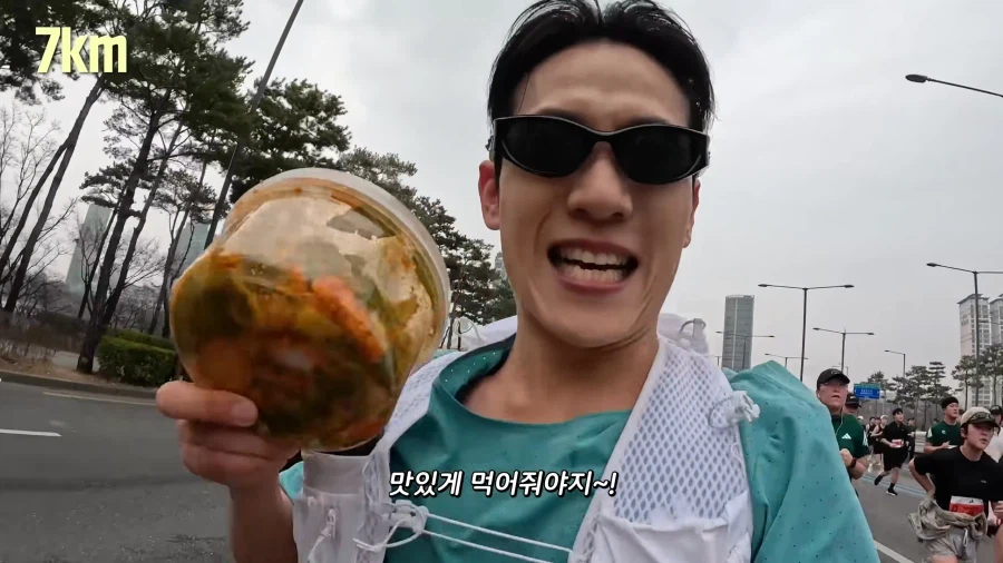 유튜브) 나갈데까지 나간 봄동비빔밥_6.webp