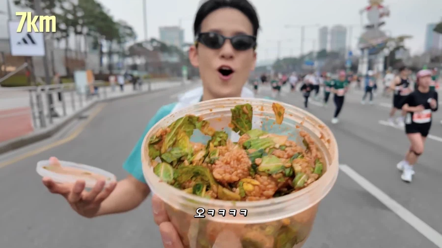 유튜브) 나갈데까지 나간 봄동비빔밥_7.webp