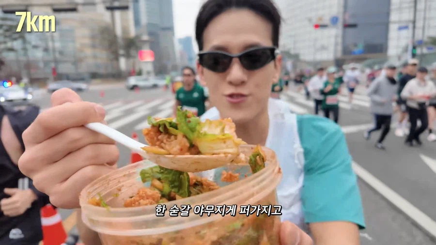 유튜브) 나갈데까지 나간 봄동비빔밥_8.webp