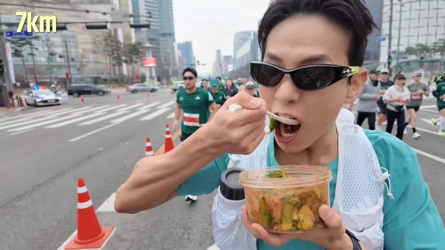 유튜브) 나갈데까지 나간 봄동비빔밥_9.webp