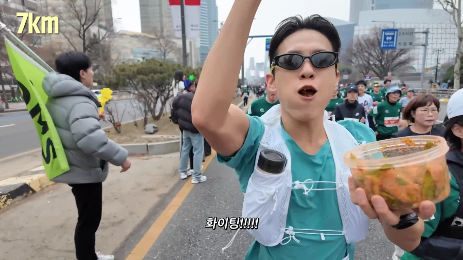 유튜브) 나갈데까지 나간 봄동비빔밥_11.webp