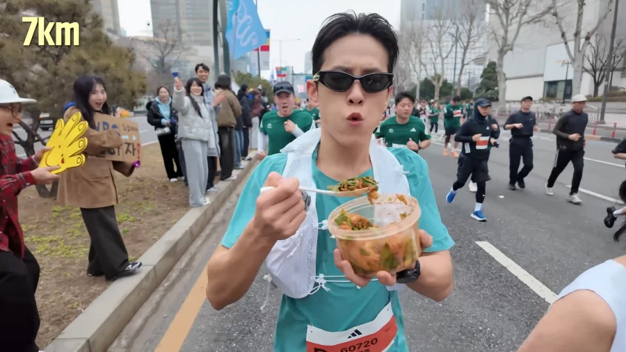 유튜브) 나갈데까지 나간 봄동비빔밥_12.webp