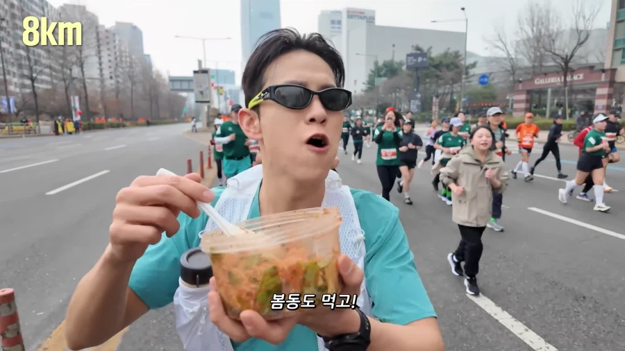 유튜브) 나갈데까지 나간 봄동비빔밥_15.webp