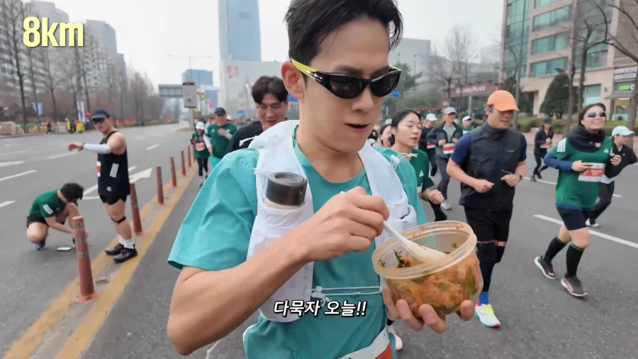 유튜브) 나갈데까지 나간 봄동비빔밥_16.webp