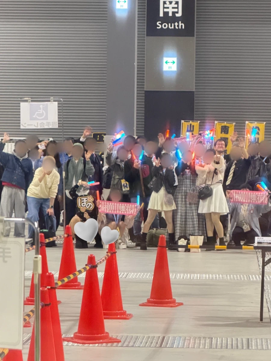 일본 아이돌이 팬 1명에게 감사인사 하는법.jpg_2.webp