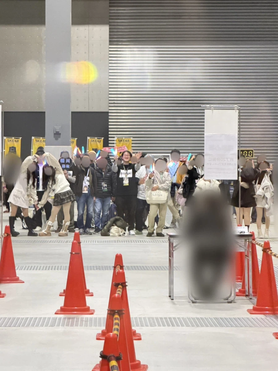 일본 아이돌이 팬 1명에게 감사인사 하는법.jpg_4.webp