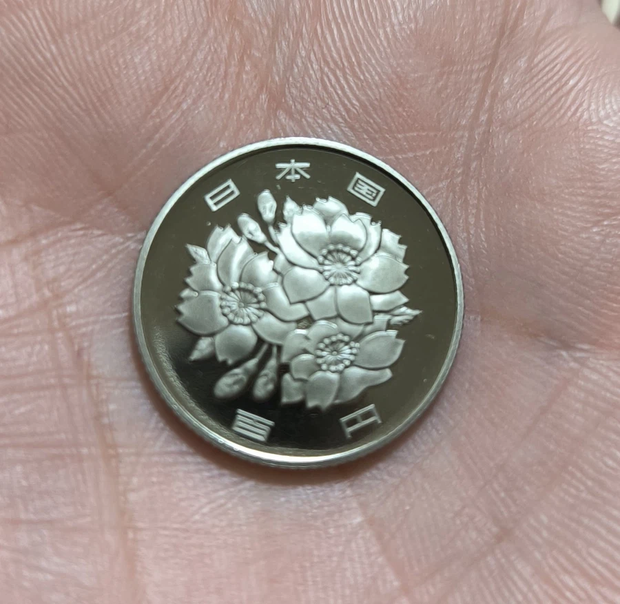 동전은 너무 깨끗하면...._2.webp