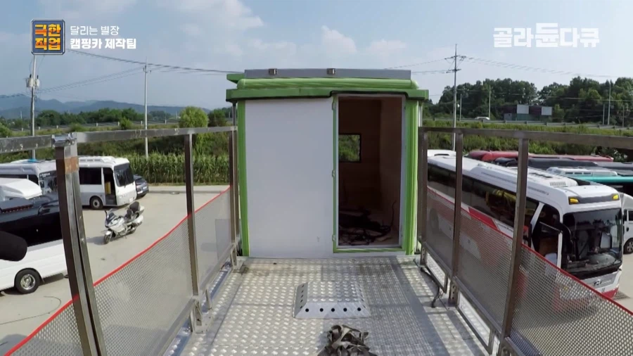 소방차를 캠핑카로 개조한 차주_7.webp