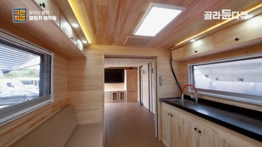 소방차를 캠핑카로 개조한 차주_8.webp