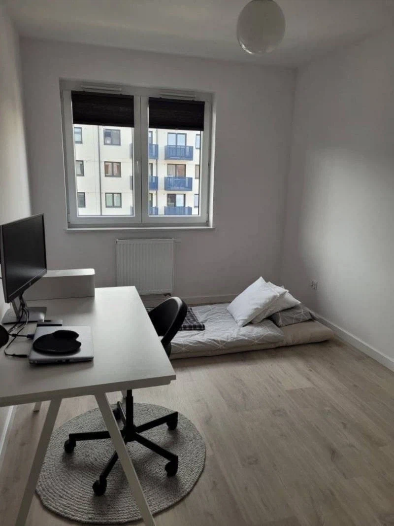 이 방에서 1년을 버티면_1.webp