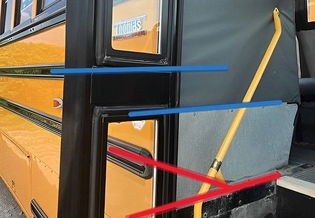 미국 스쿨버스에 그려진(?) 검은 선이 유사시 구조용이라고 알려져있는데 ㅣ_5.webp