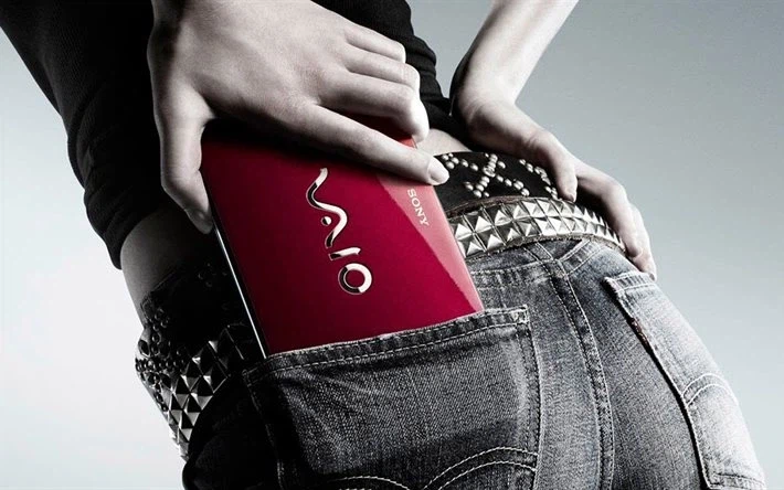 바지 뒷주머니에 쏙 들어가던 노트북_1.webp