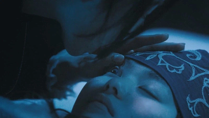 어린 여자아이의 몸을 핥으려던 변태의 최후_4.webp