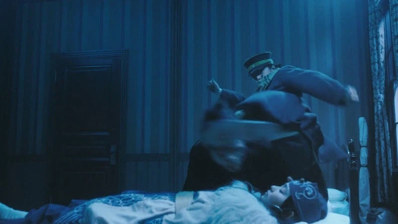 어린 여자아이의 몸을 핥으려던 변태의 최후_6.webp