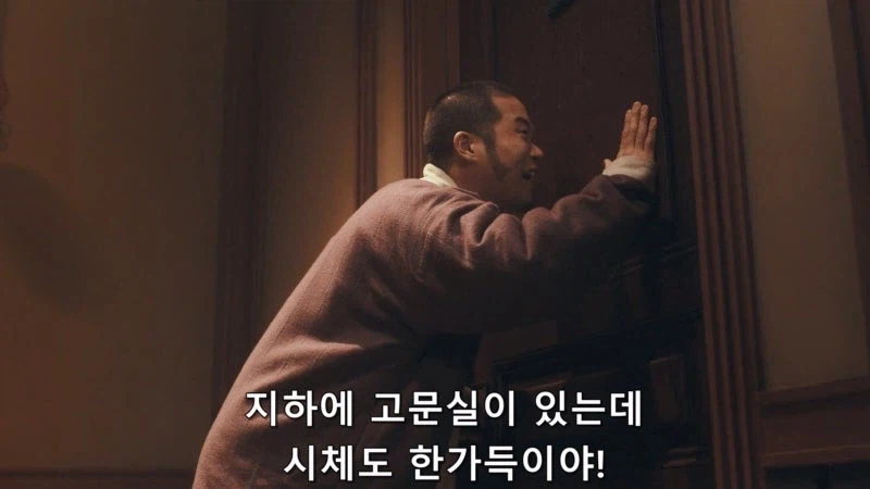 어린 여자아이의 몸을 핥으려던 변태의 최후_15.webp