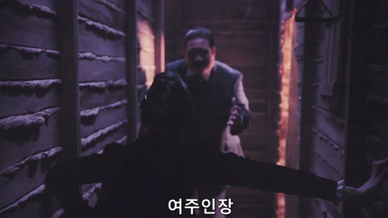 어린 여자아이의 몸을 핥으려던 변태의 최후_24.webp