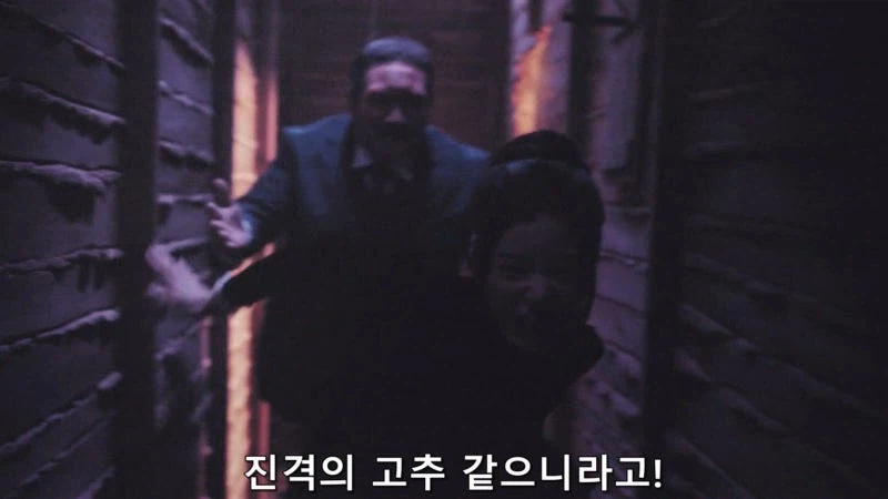 어린 여자아이의 몸을 핥으려던 변태의 최후_25.webp