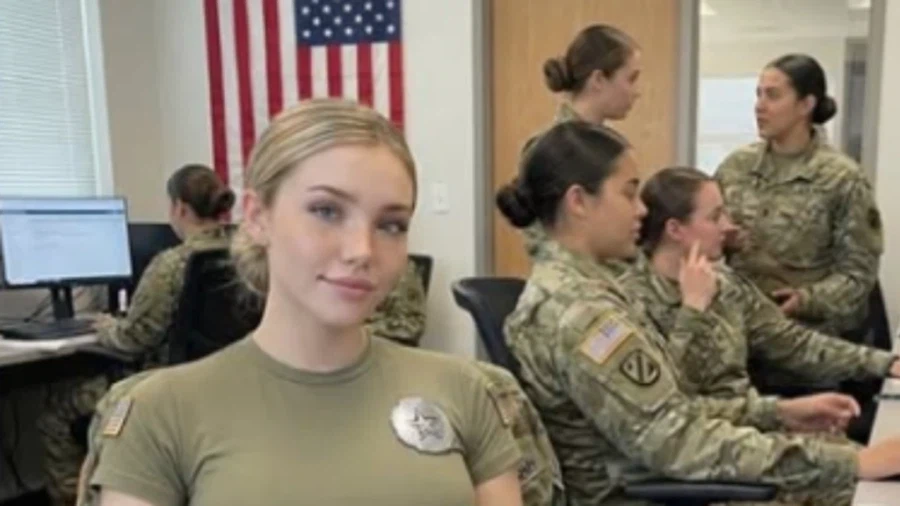 온리팬스에 올라온 미 여군_3.webp