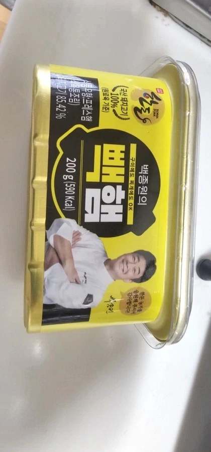 소중히 간직하고 있는 역사적인 굿즈_1.webp