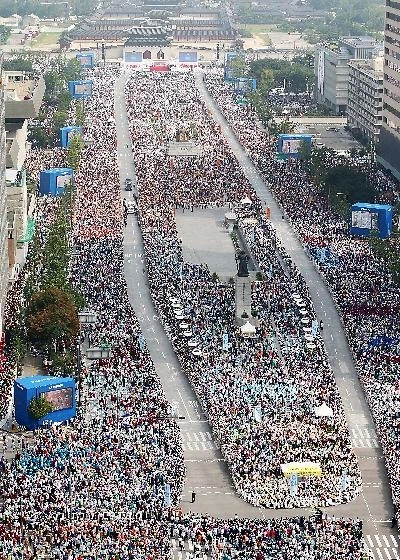 광화문 광장에 100만명이 모였던 프란치스코 교황님 방한_1.webp