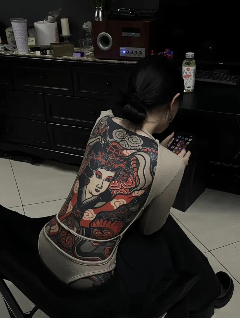 매칭 어플에서 문신녀를 만난 일본남자_2.webp