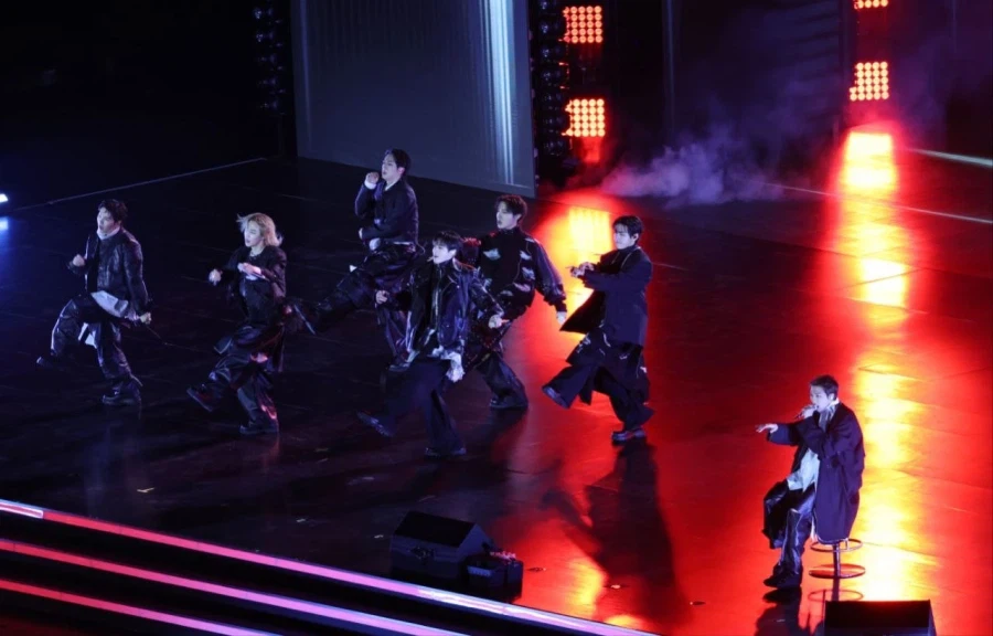 BTS) 발목 삐어서 요양중인 랩몬스터_2.webp