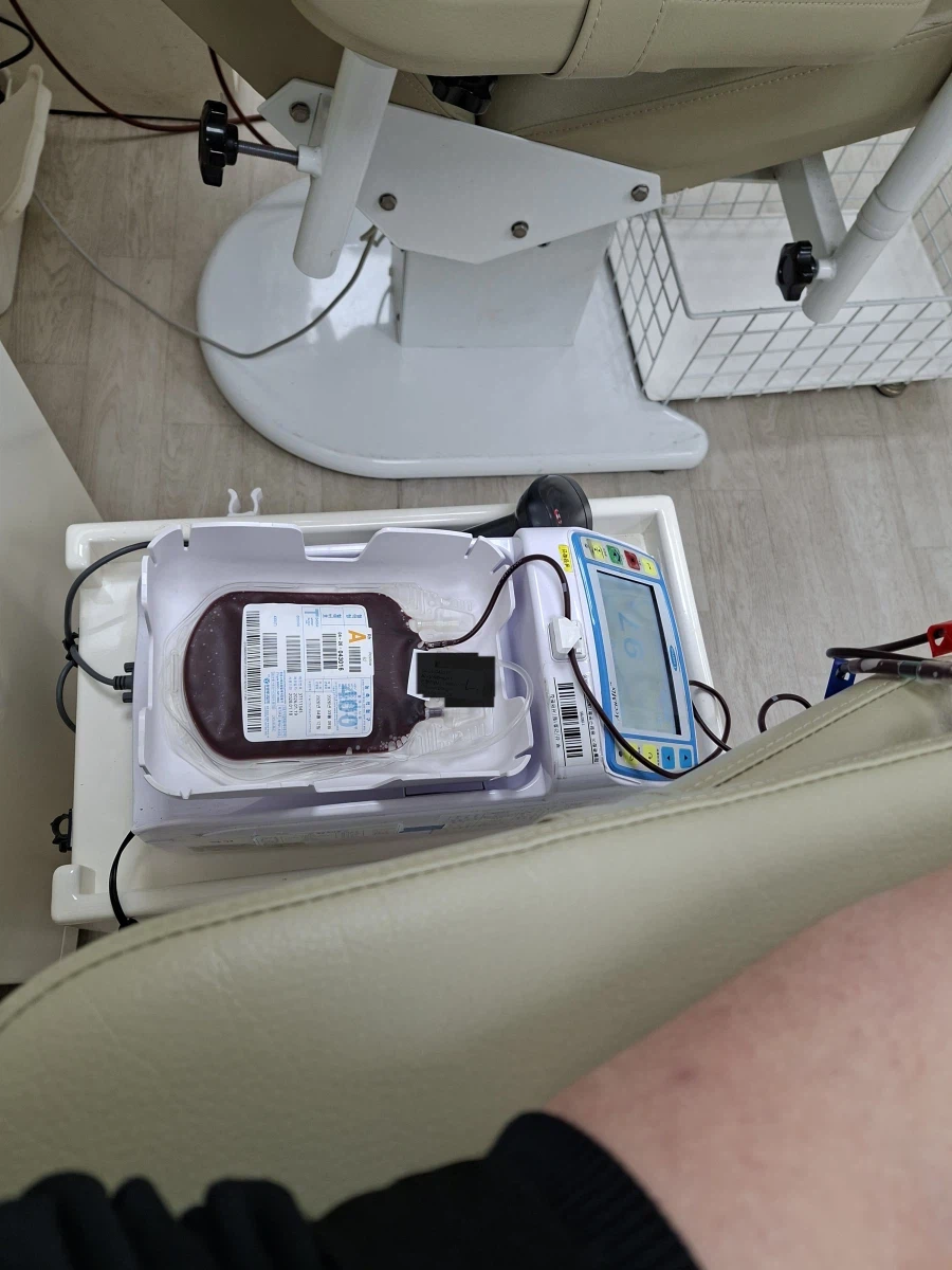 나 치킨이 너무 먹고싶어서 내 피를 팔았음_2.webp