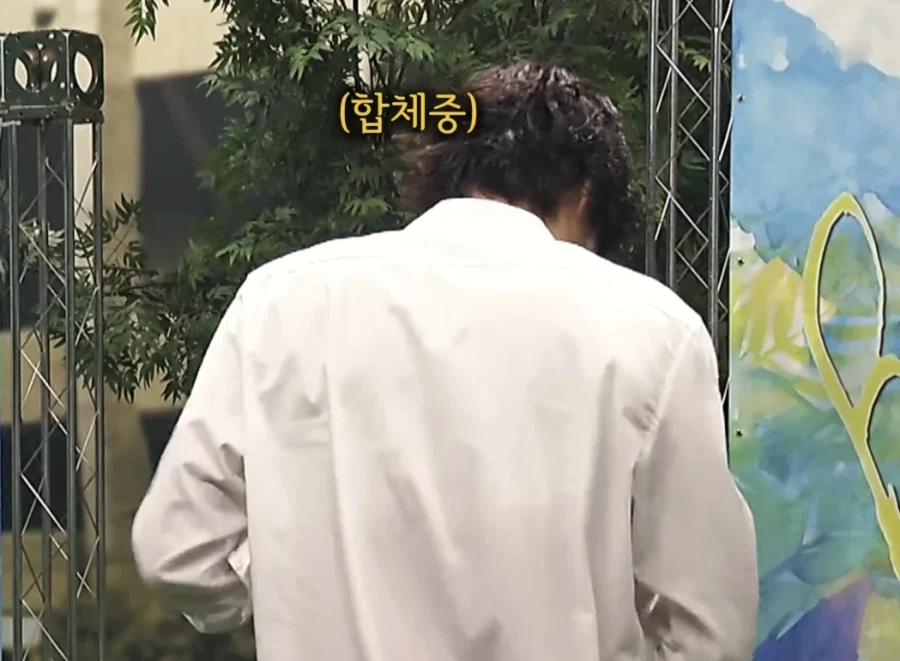 전남친 때문에 기 죽은 친구 살려주는 친구들_14.webp