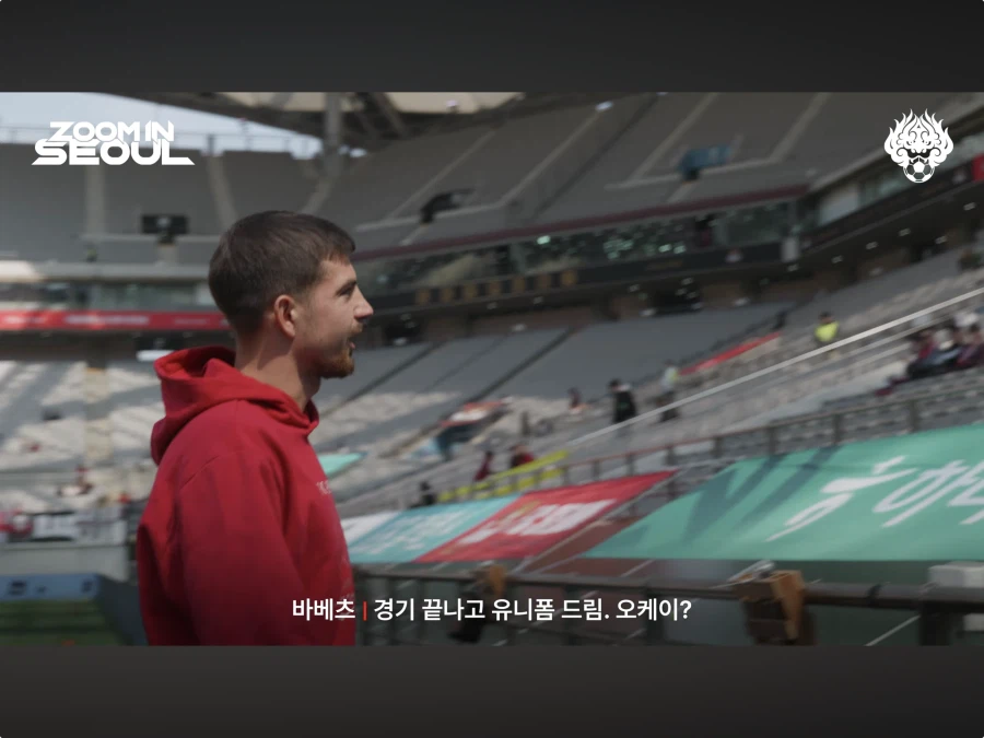 ??? : 한국인들 EPL 경기장에 태극기 가져가는거 너무 미개하지 않음?_2.webp