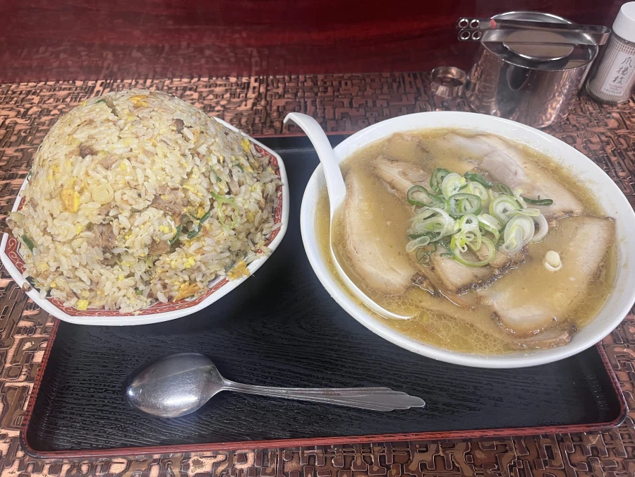 일본의 무시무시한 볶음밥 가게.jpg_3.webp