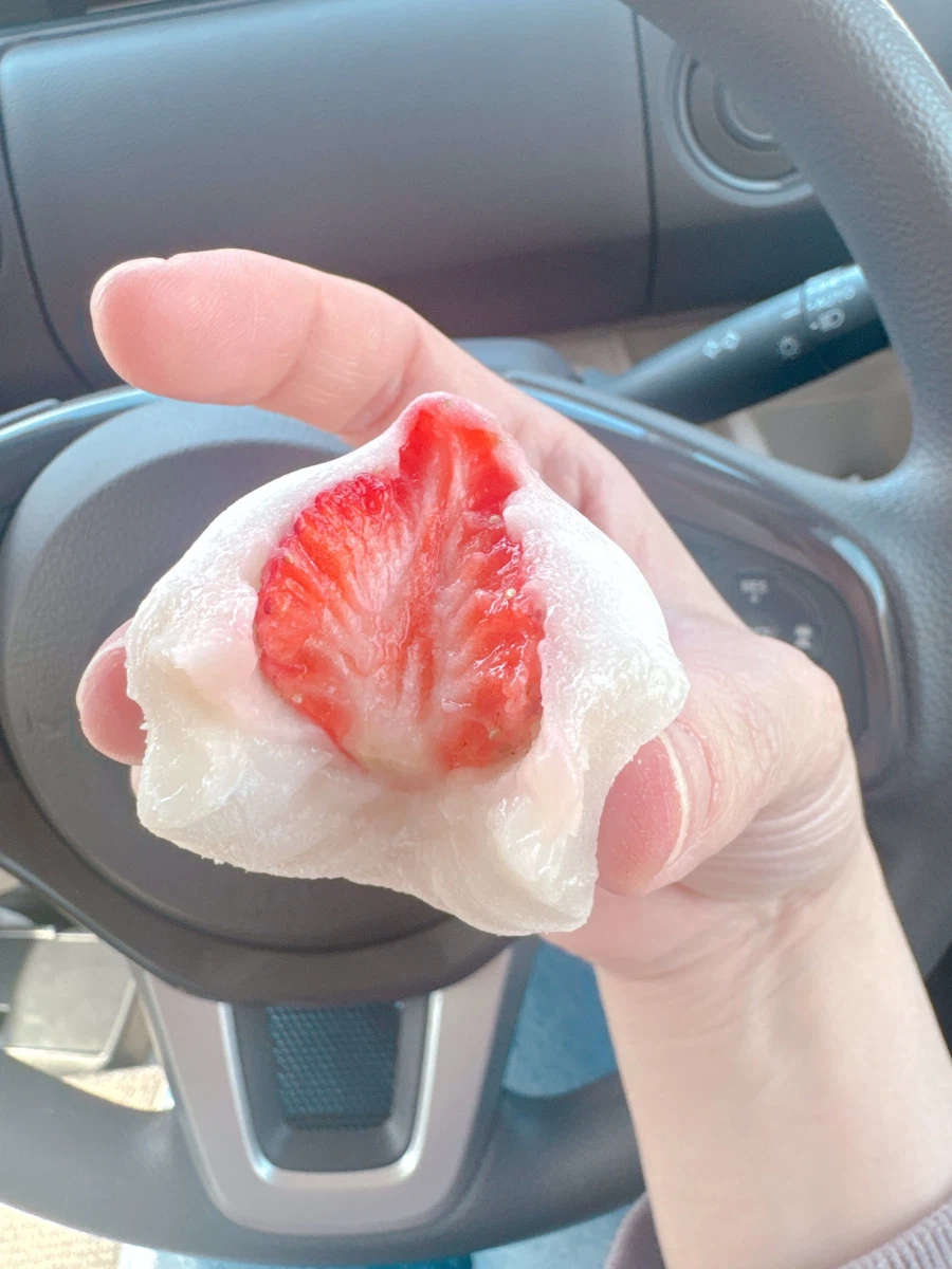 맛있다는 소문의 딸기떡_4.webp