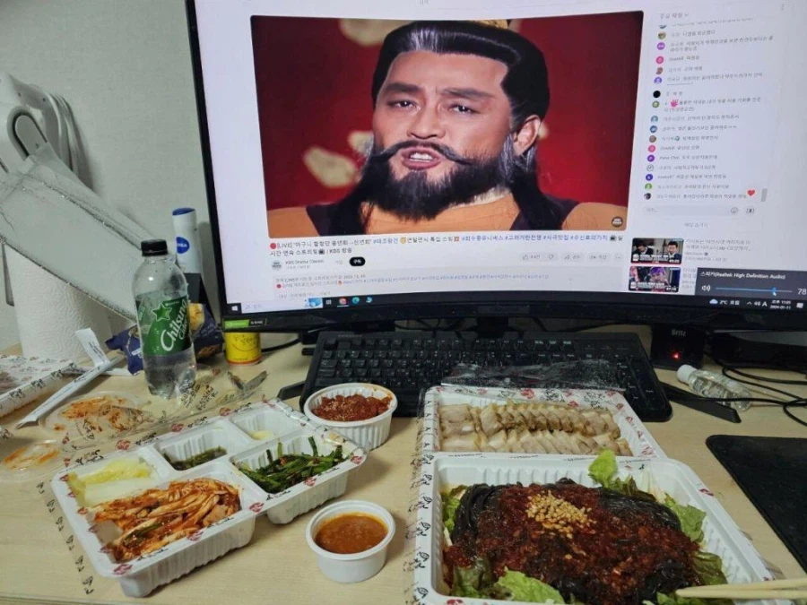 결혼 못한 어느 40대 남자의 퇴근 후 인생.jpg_1.webp