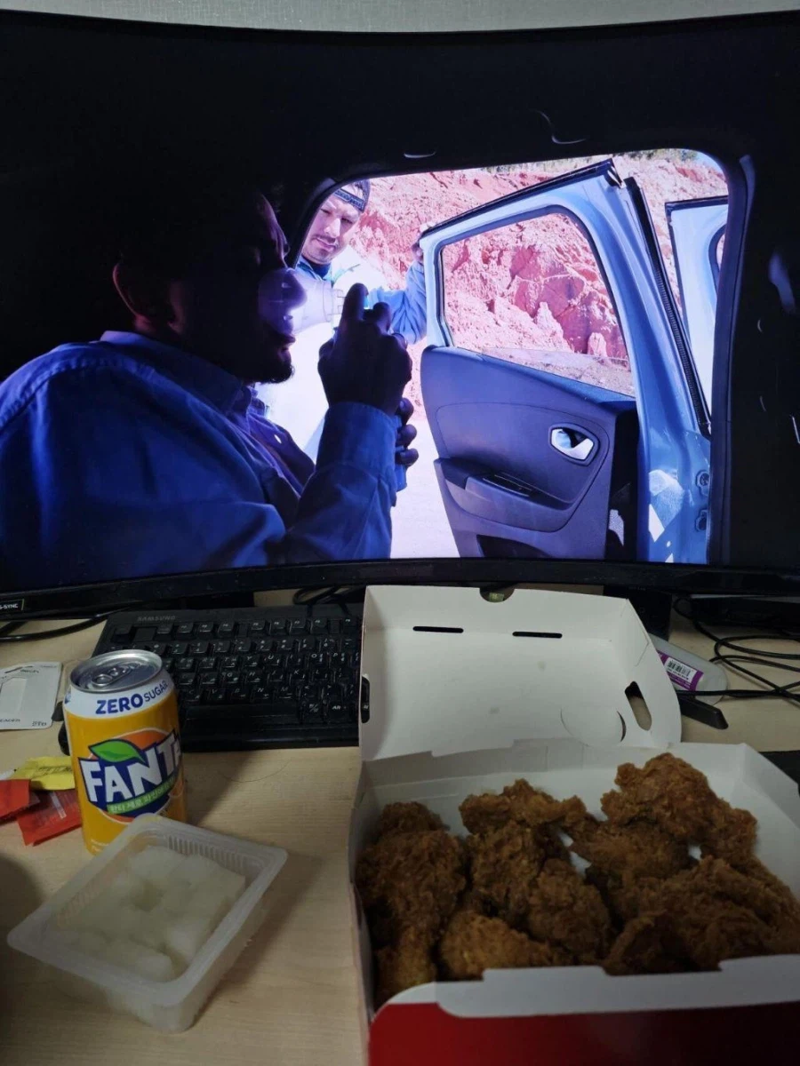 결혼 못한 어느 40대 남자의 퇴근 후 인생.jpg_5.webp