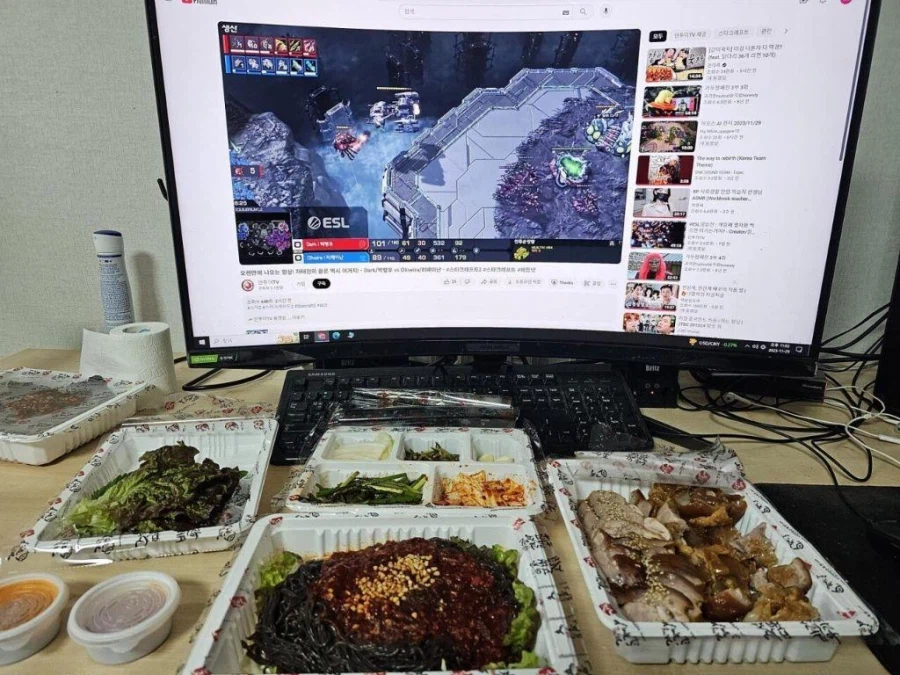 결혼 못한 어느 40대 남자의 퇴근 후 인생.jpg_7.webp