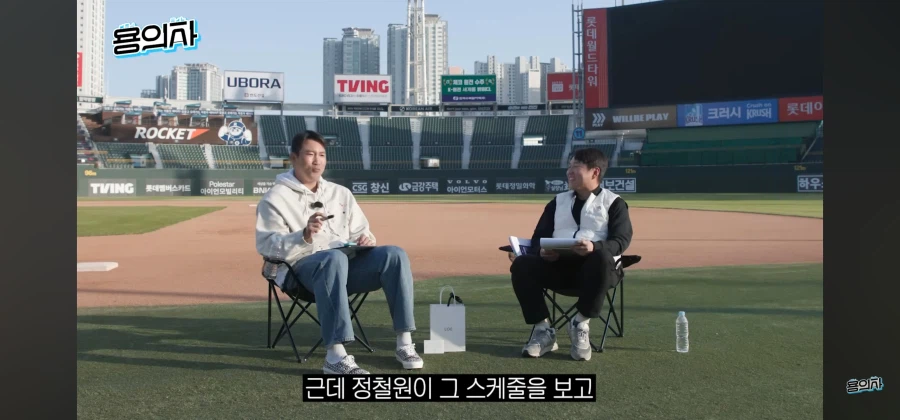 후배 돌잔치에 구단버스 타고간 야구선수_6.webp