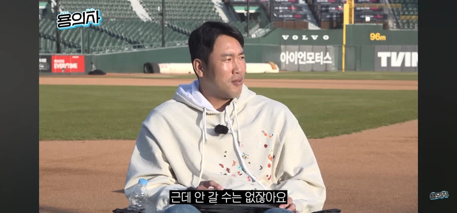 후배 돌잔치에 구단버스 타고간 야구선수_11.webp