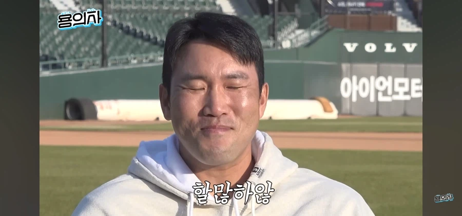 후배 돌잔치에 구단버스 타고간 야구선수_13.webp