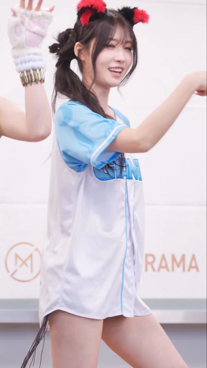 반도의 99년생 누나 gif_1.webp