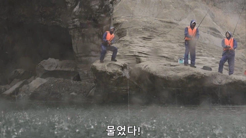 비가 올때 갯바위 낚시를 하면 안되는 이유_15.webp