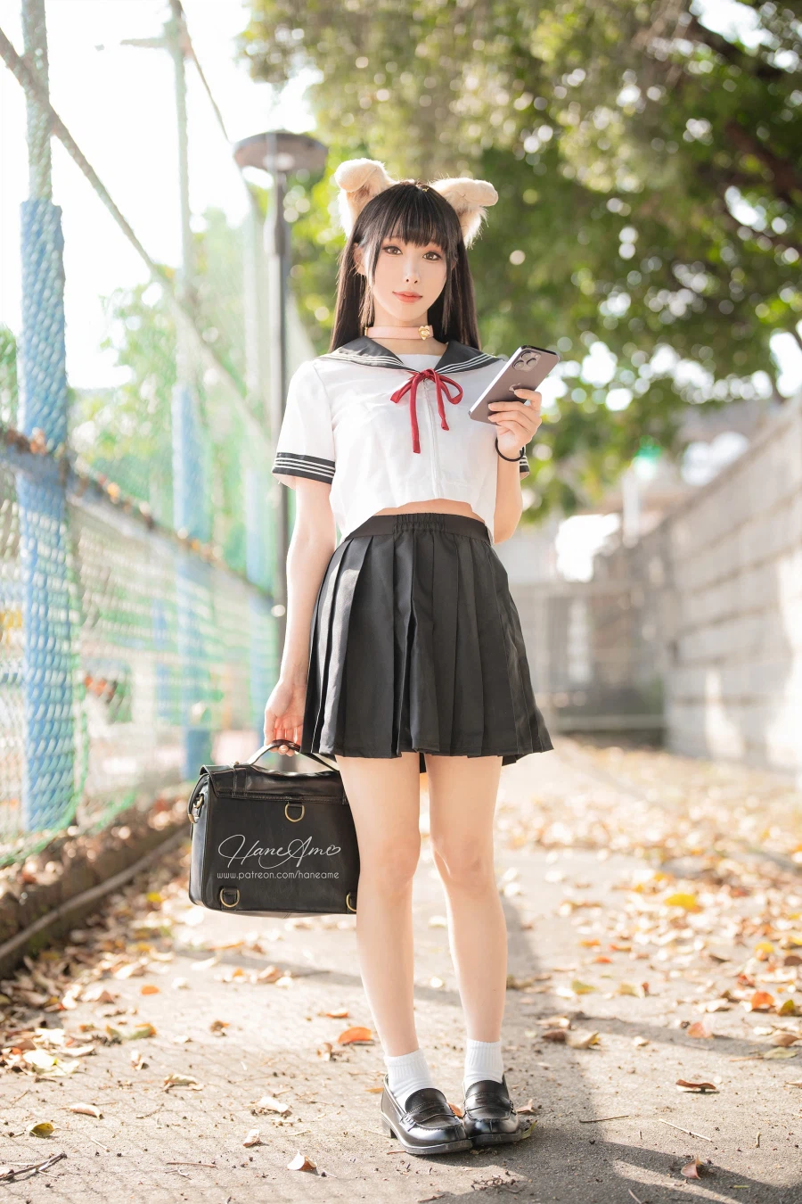 ???:남자들은 이런거주면 좋아한다고하던데_1.webp